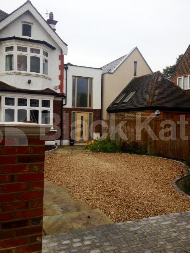 			NEW INSTRUCTION (Includes internet & water rates). , 1 Bedroom, 1 bath, 1 reception Maisonette			 Mount Emphraim Lane, Streatham Hill